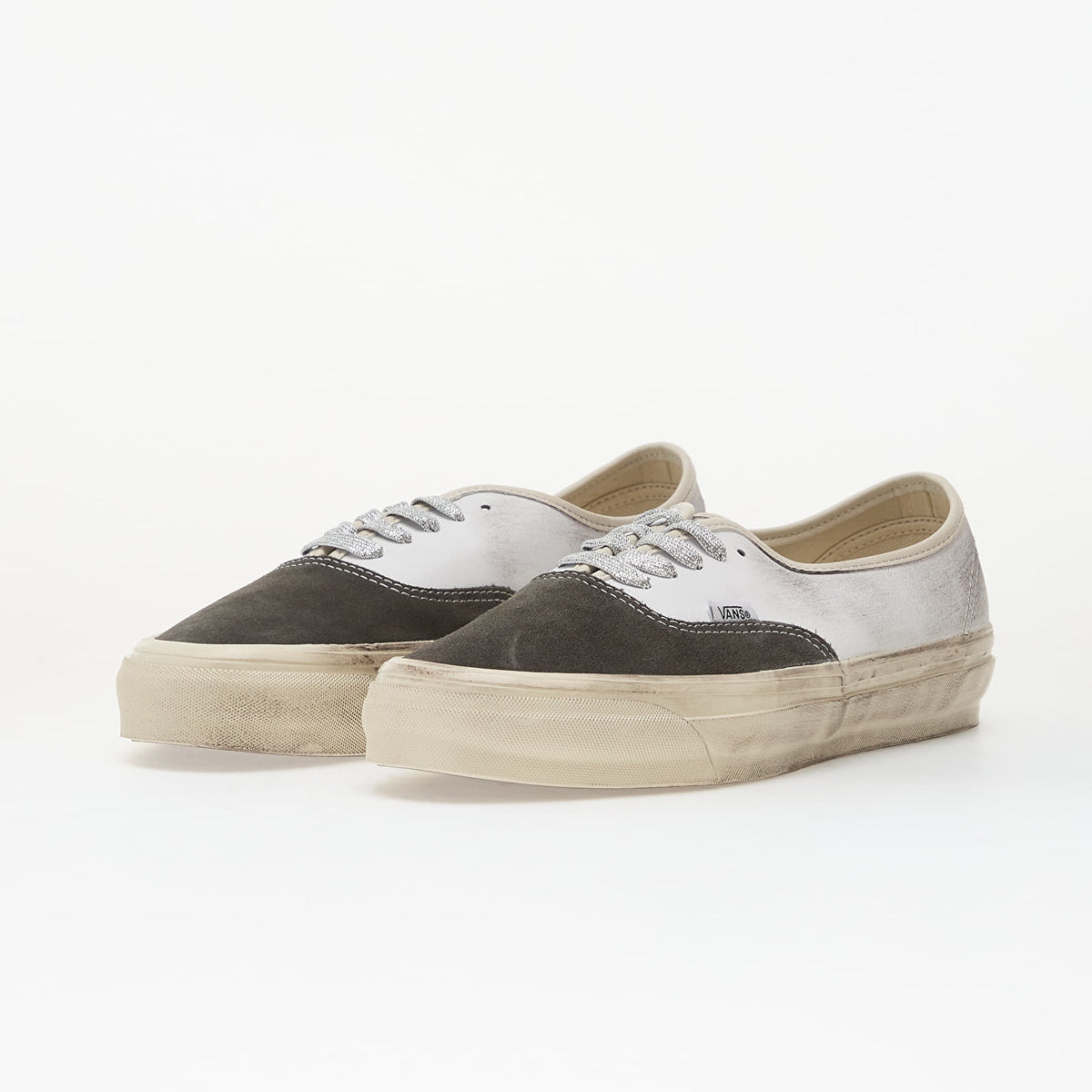 LX Authentic 44 in Aged Black / White