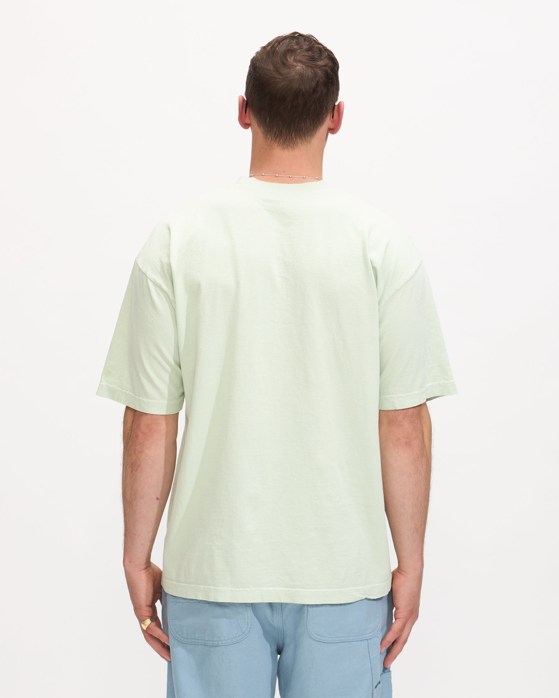 Bueno Research Tee in Green Homme Essentials