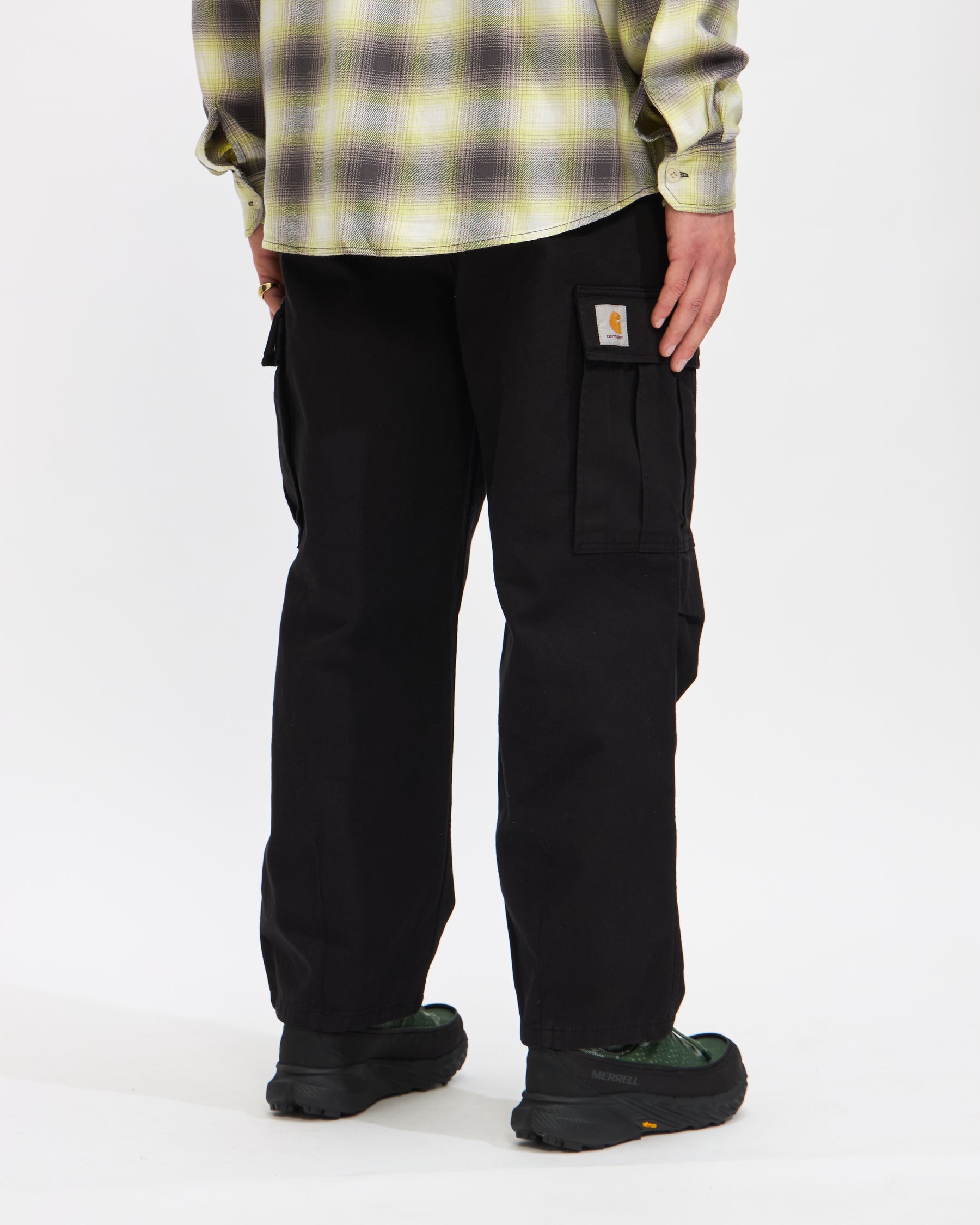 Carhartt WIP Cole Cargo Pant in Black Garment Dyed Twill Homme Essentials