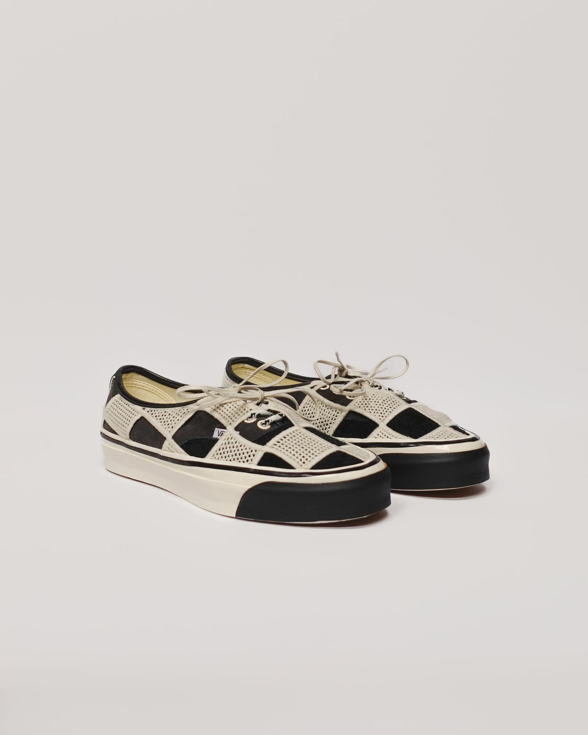 LX Authentic 44 Shell Knit in Black / Egret