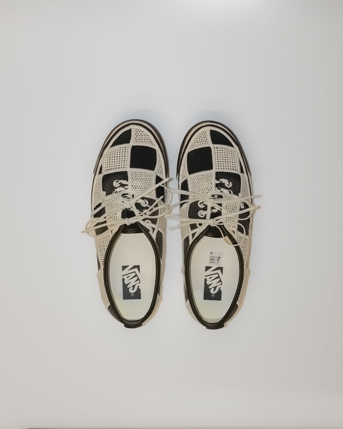 LX Authentic 44 Shell Knit in Black / Egret