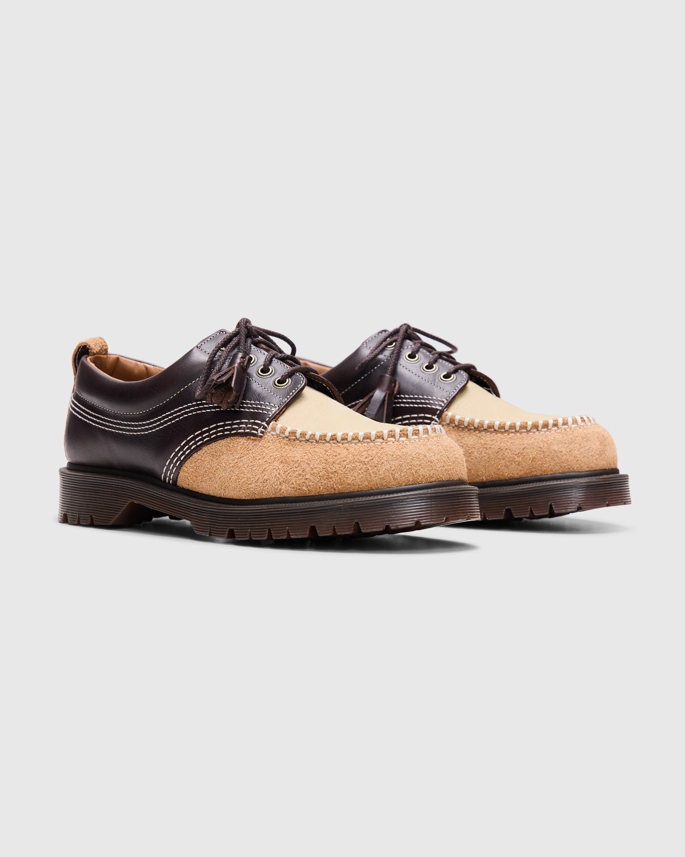 Dr. Martens Lowell Moc Toe Shoes in Dark Brown/Light Tan/Desert Brown Homme Essentials