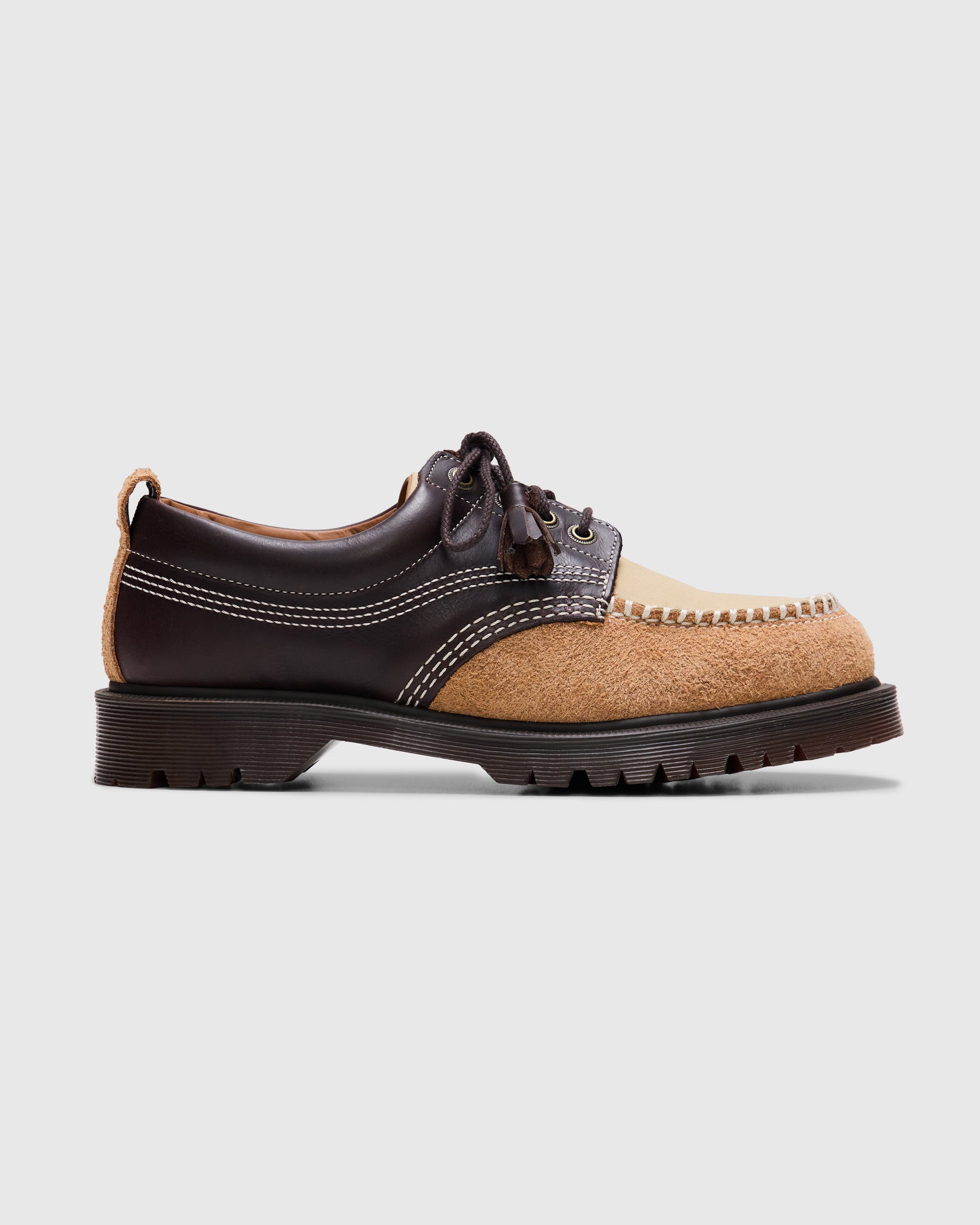 Dr. Martens Lowell Moc Toe Shoes in Dark Brown/Light Tan/Desert Brown Homme Essentials