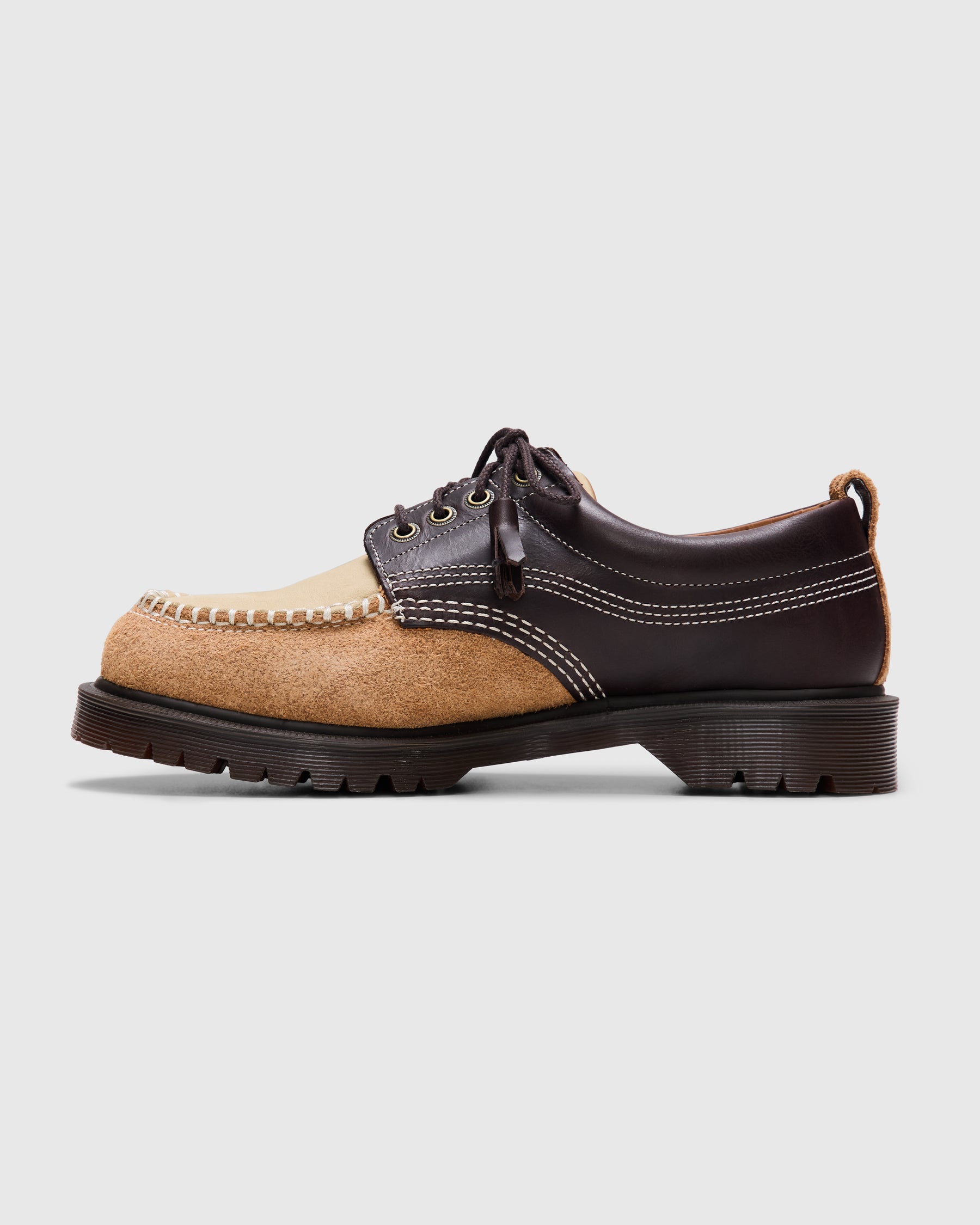 Dr. Martens Lowell Moc Toe Shoes in Dark Brown/Light Tan/Desert Brown Homme Essentials