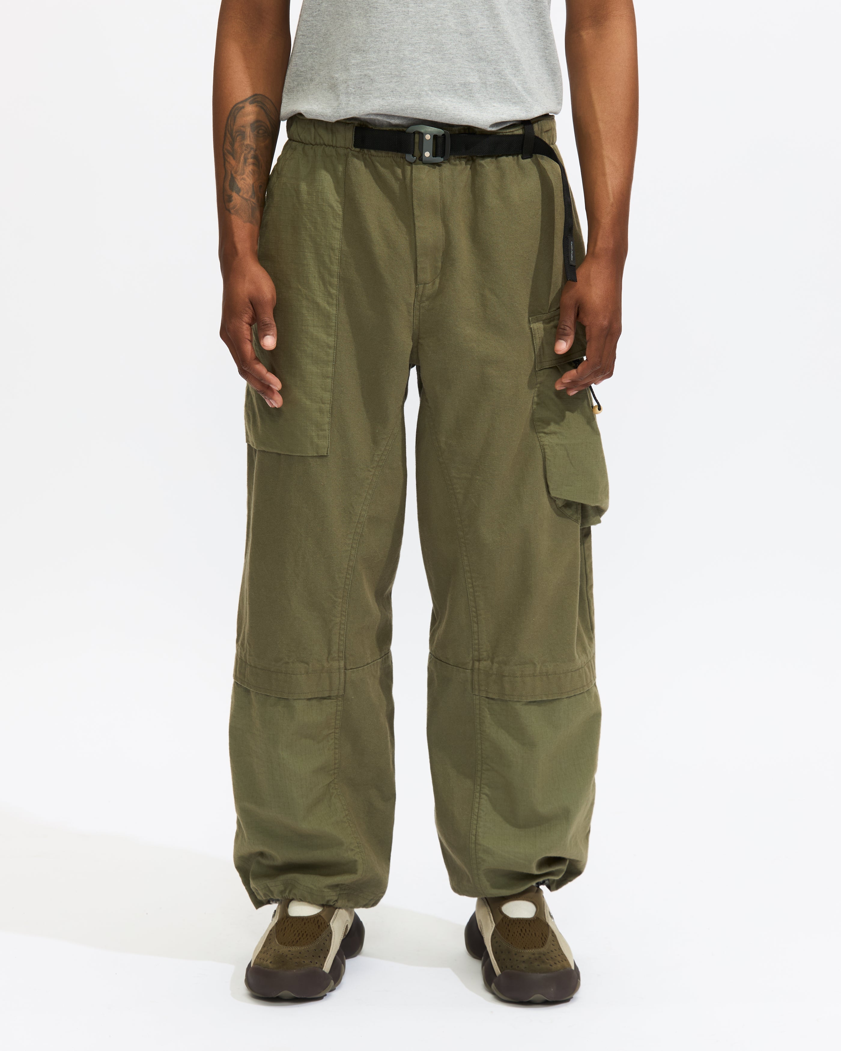 Earth/Studies MP-108 Utility Pant in Olea| Homme Essentials
