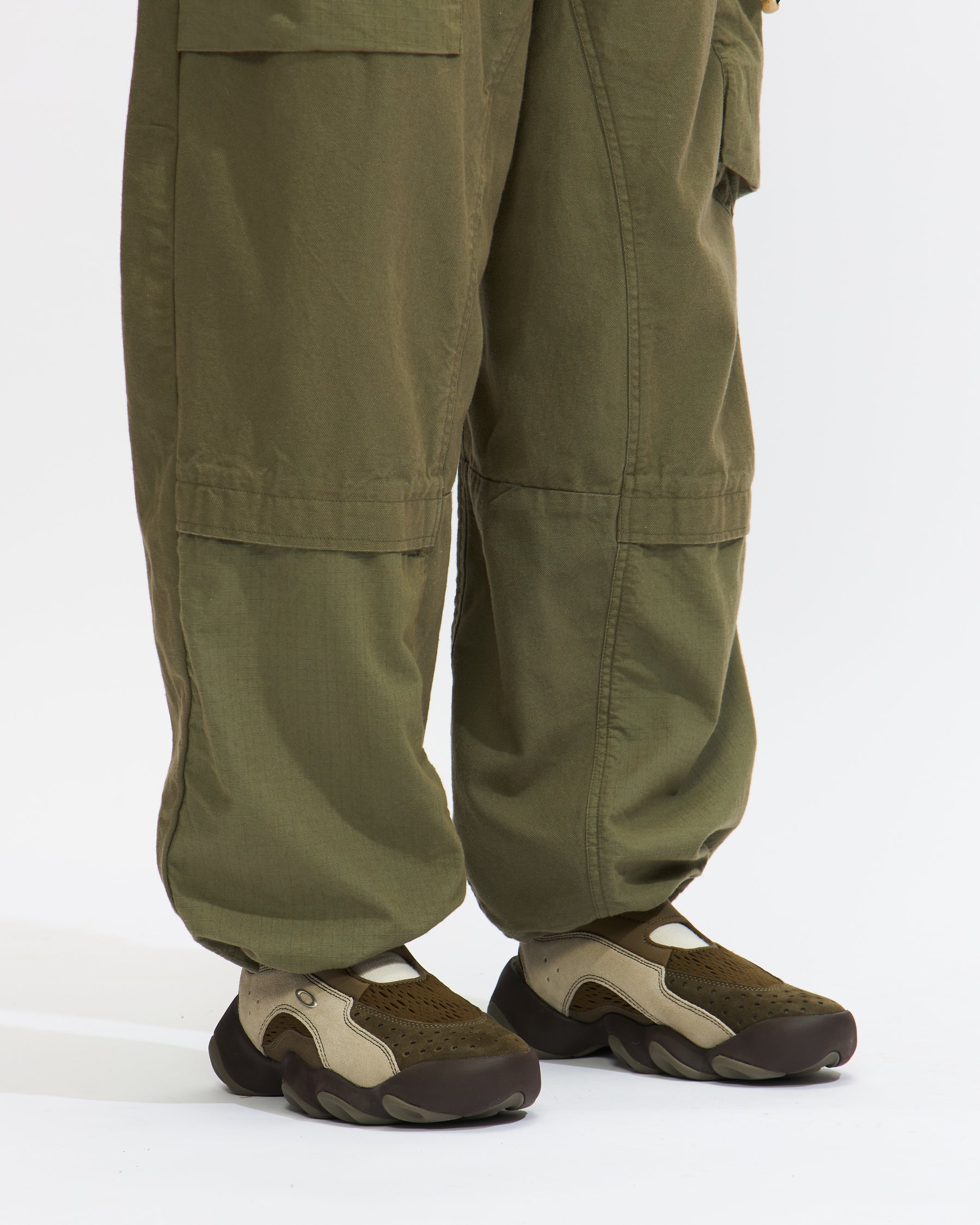 Earth/Studies MP-108 Mountain Pant in Olea Homme Essentials