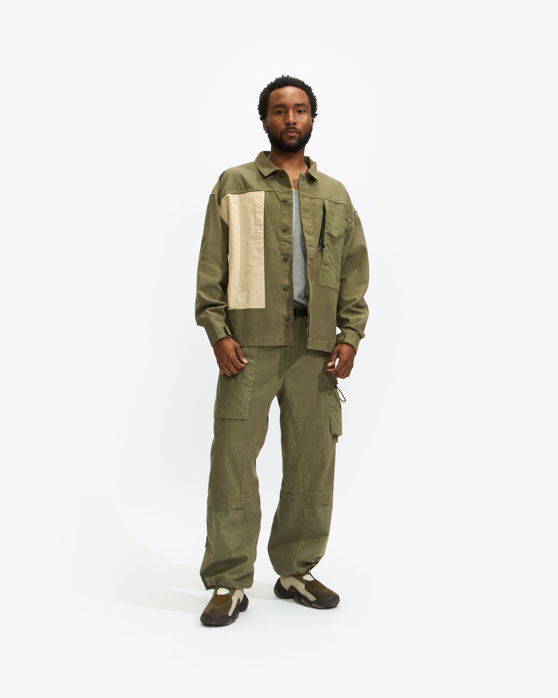 Earth/Studies MP-108 Mountain Pant in Olea Homme Essentials
