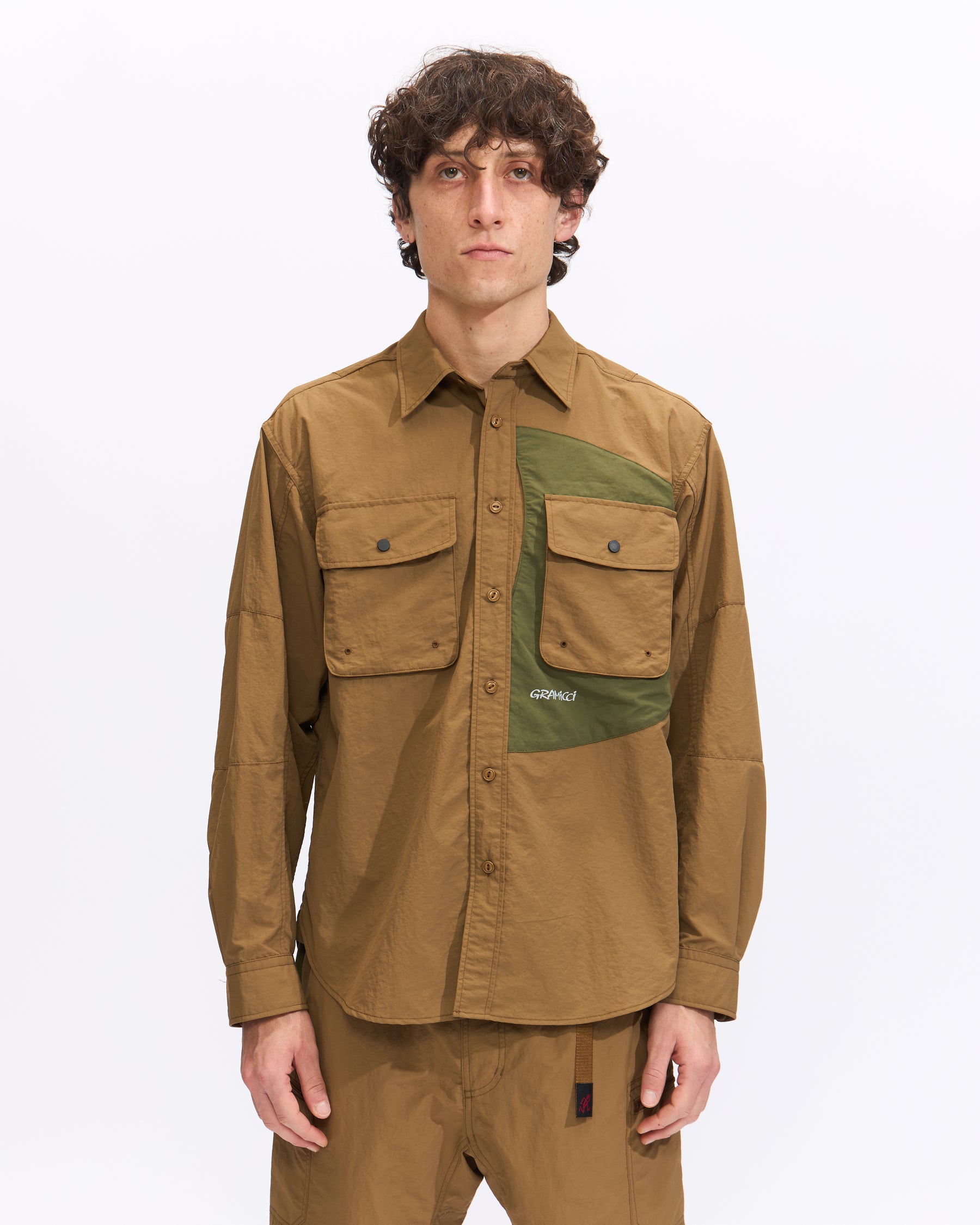 Gramicci Nylon Brentwood Shirt in Coyote Homme Essentials