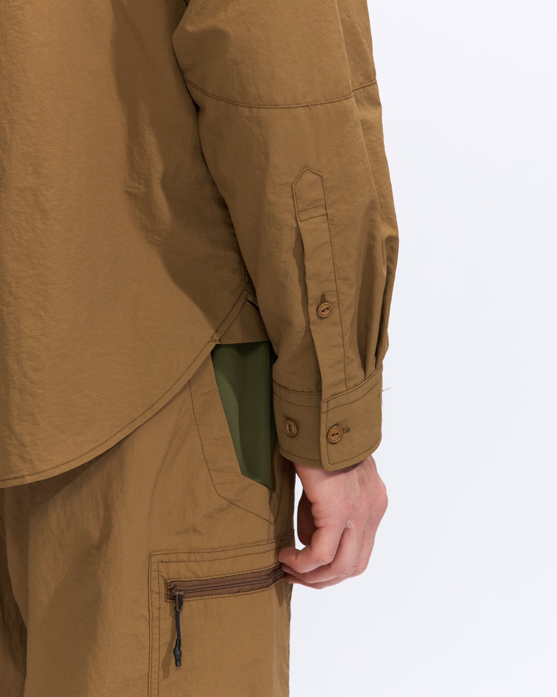 Gramicci Nylon Brentwood Shirt in Coyote Homme Essentials