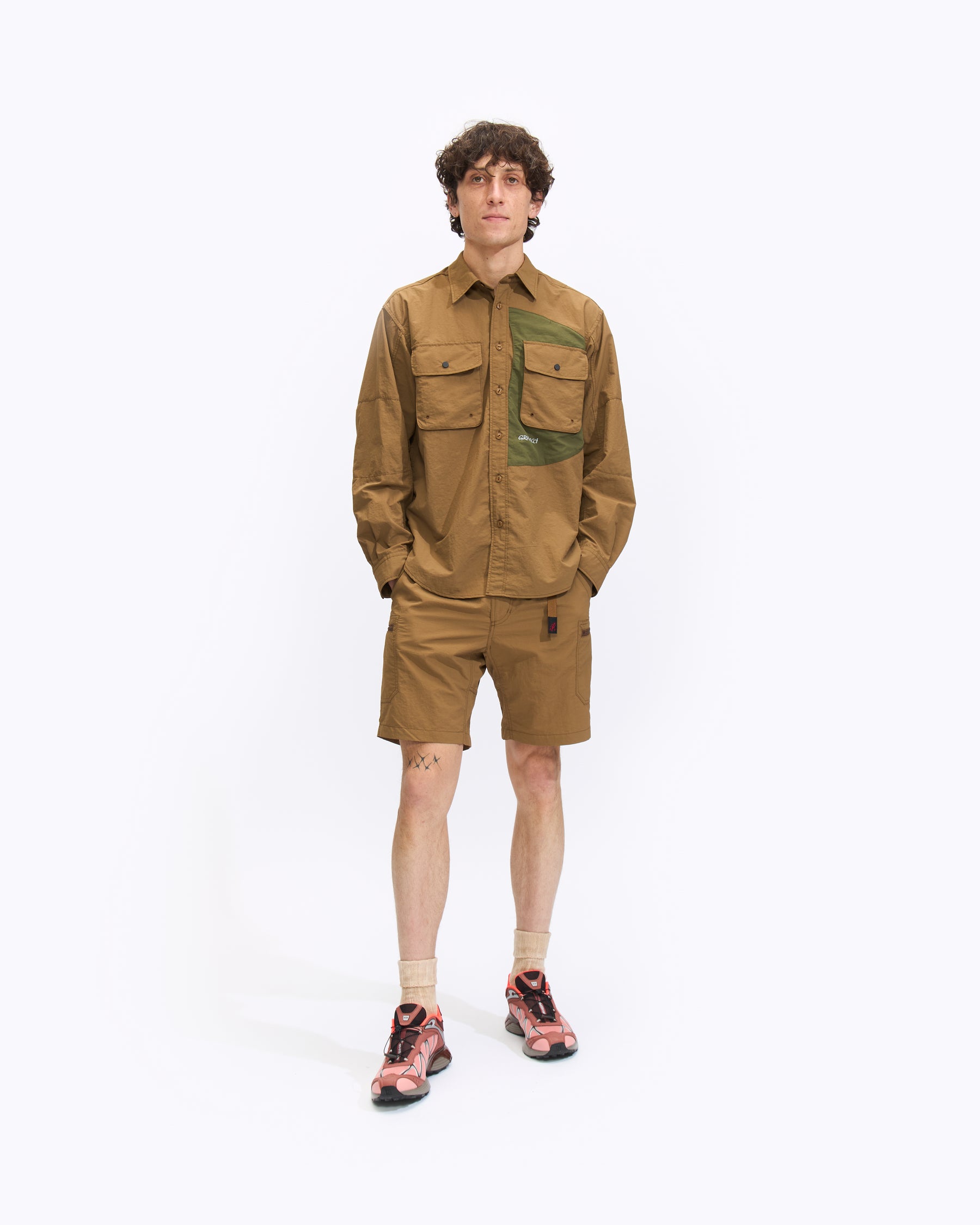 Gramicci Nylon Brentwood Shirt in Coyote Homme Essentials