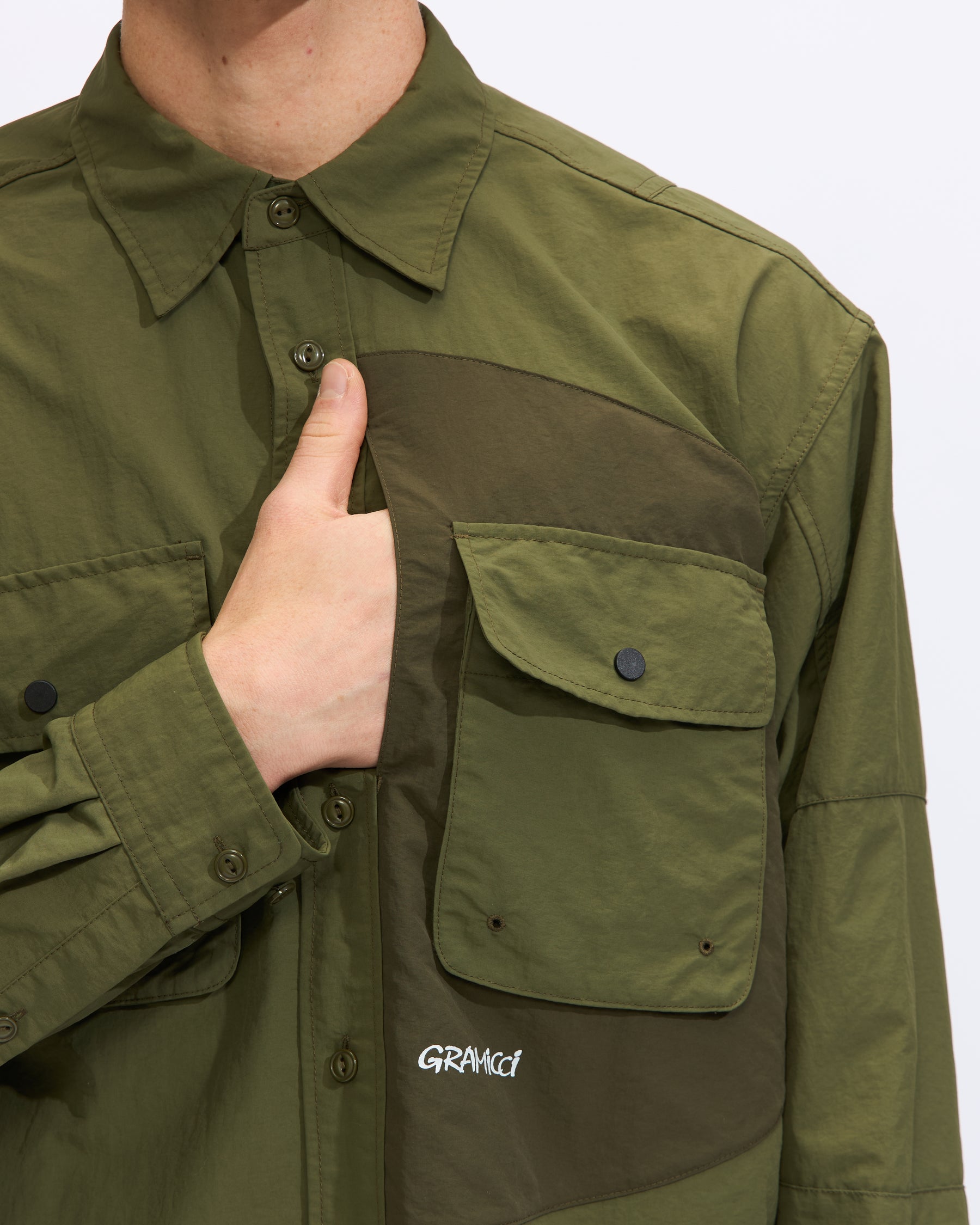 Gramicci Nylon Brentwood Shirt in Olive Homme Essentials