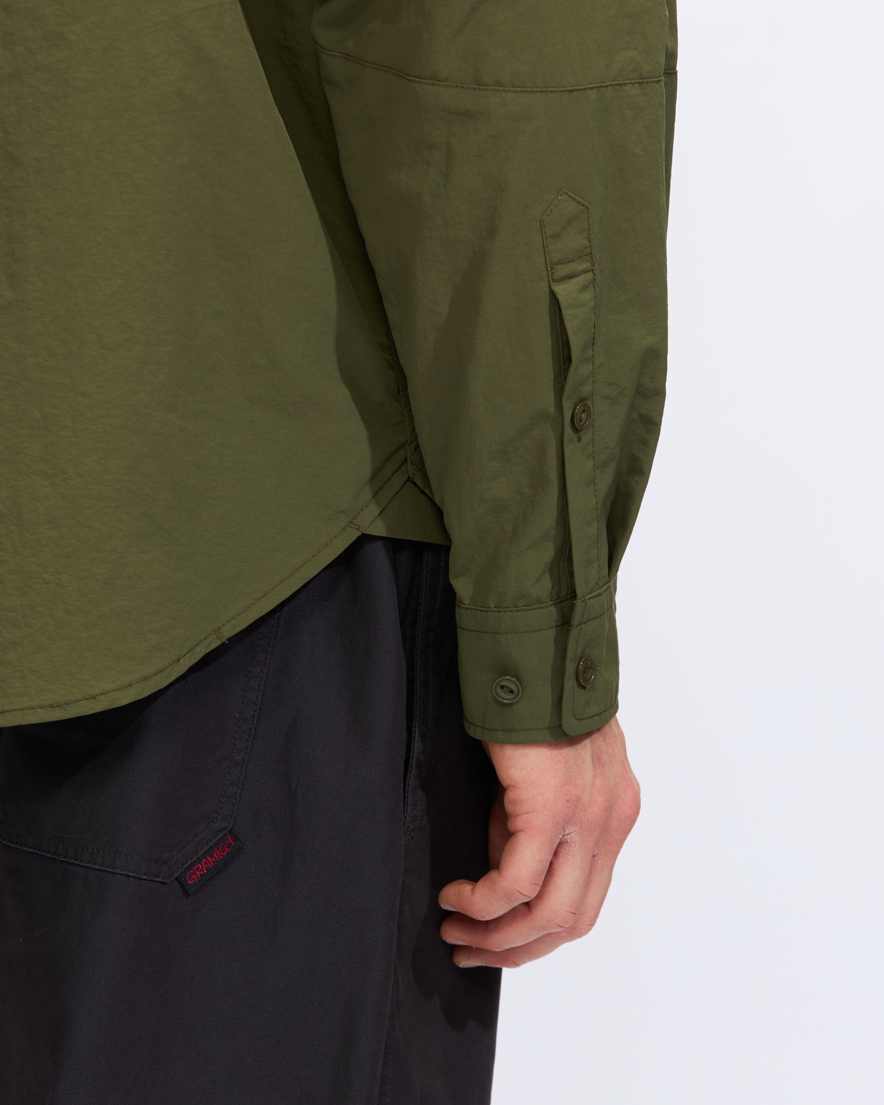 Gramicci Nylon Brentwood Shirt in Olive Homme Essentials