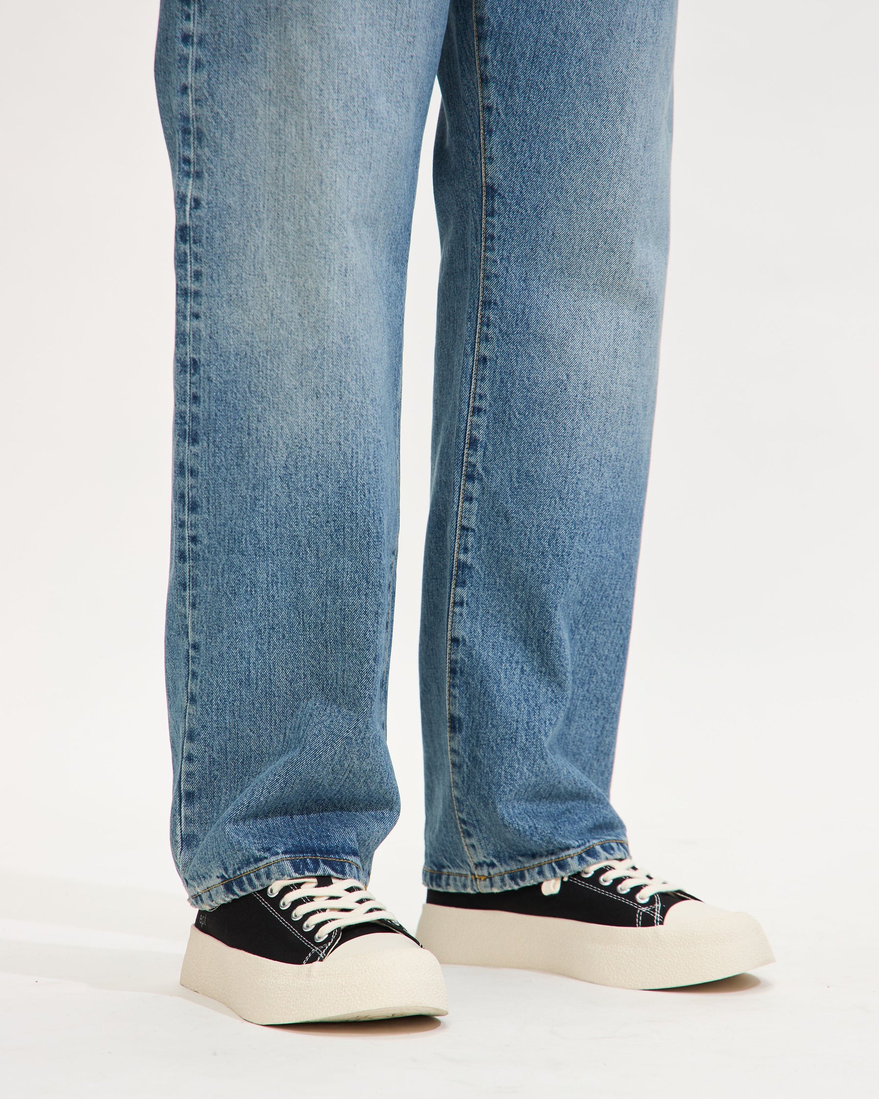 5 Pocket Jean in Bleach Wash