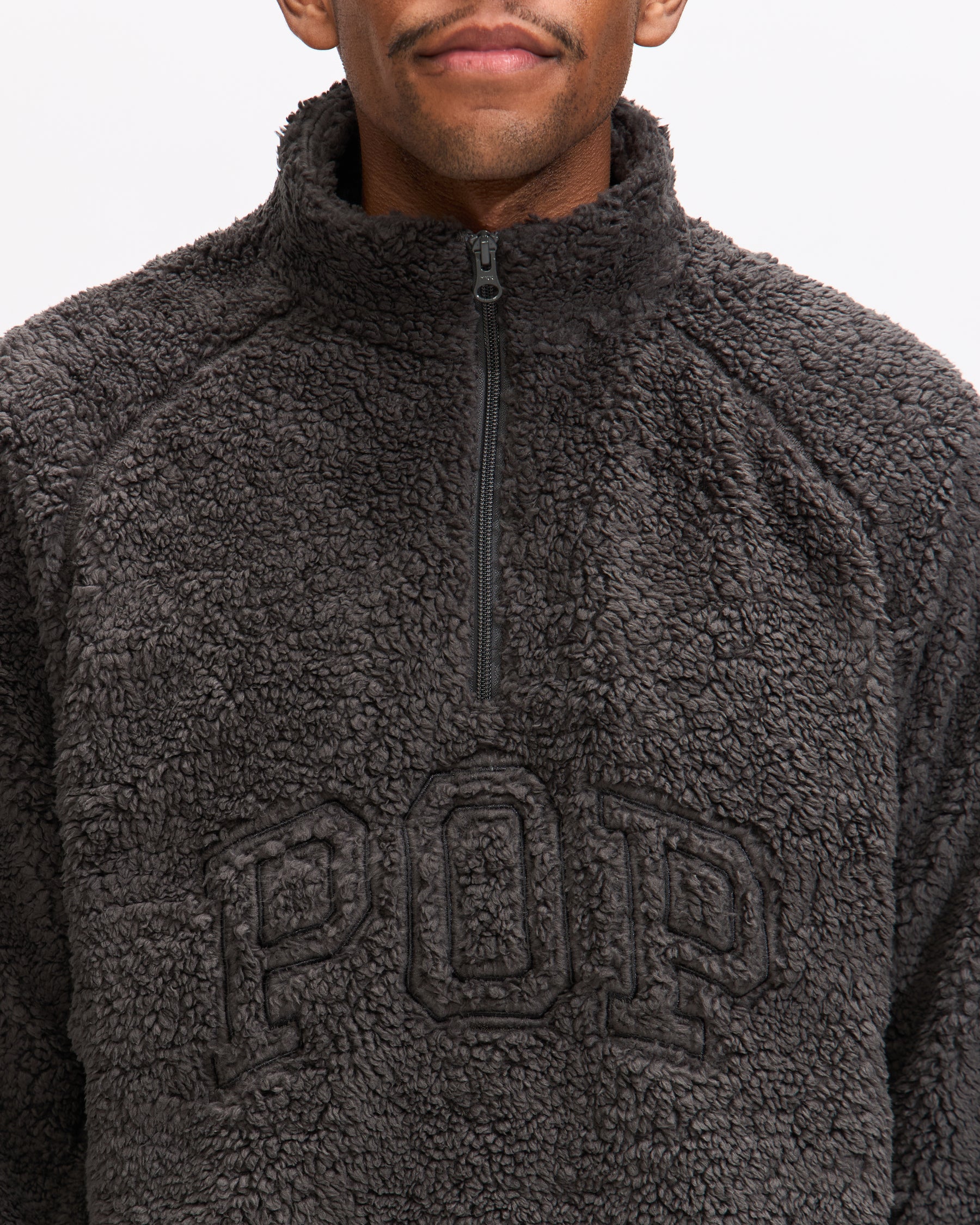 Pop Trading Company Arch Halfzip Fleece in Charcoal Homme Essentials