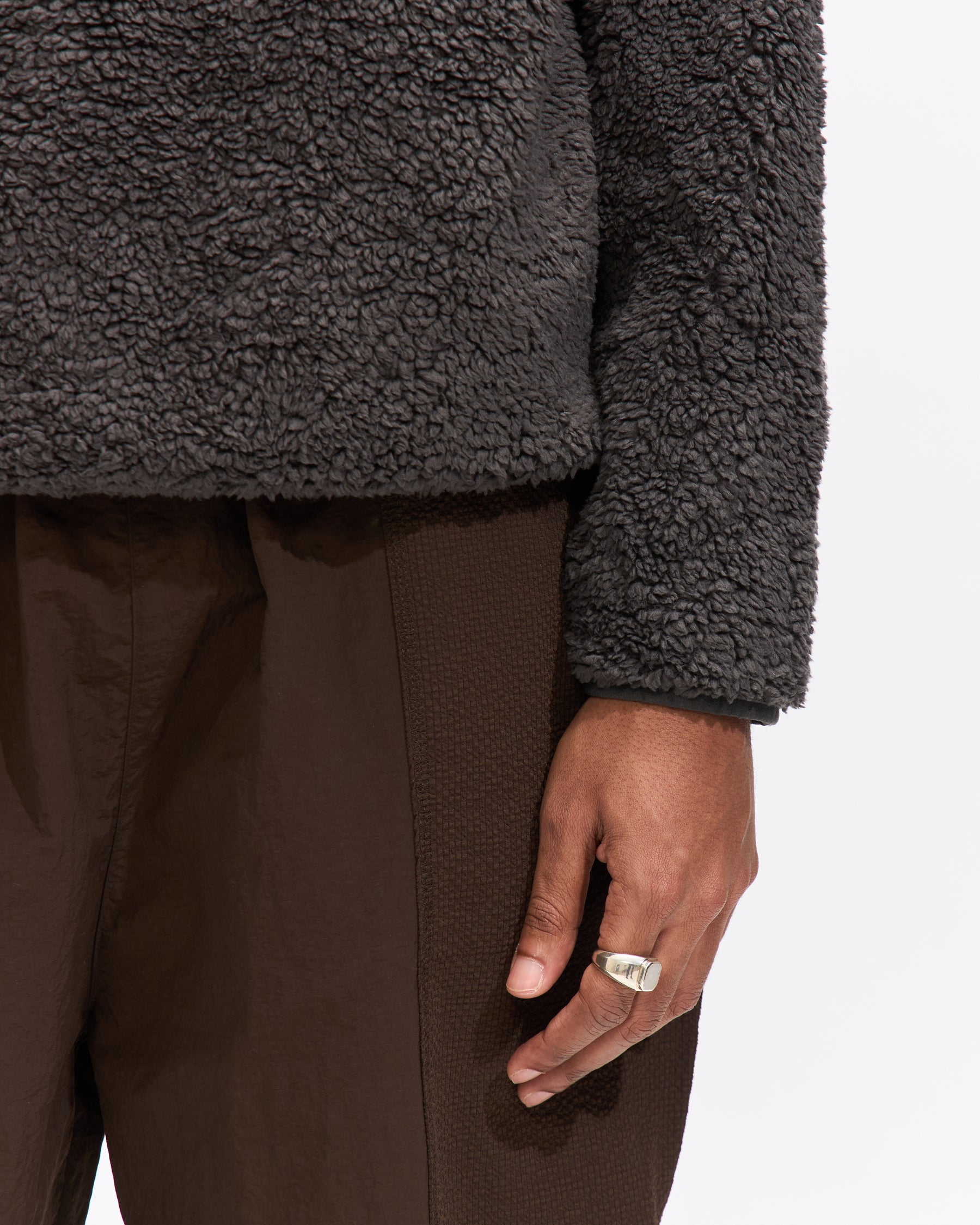 Pop Trading Company Arch Halfzip Fleece in Charcoal Homme Essentials