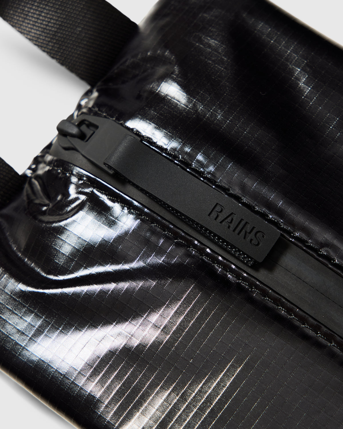 Rains Sibu Wash Bag in Black Homme Essentials