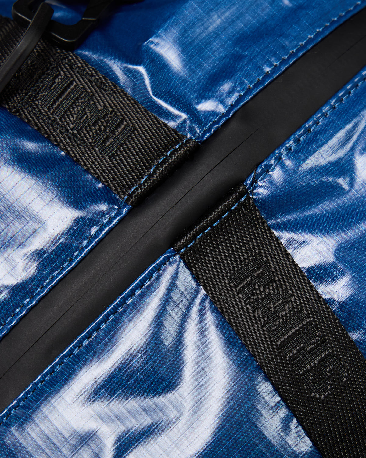 Rains Sibu Weekend Bag in Pulse Homme Essentials