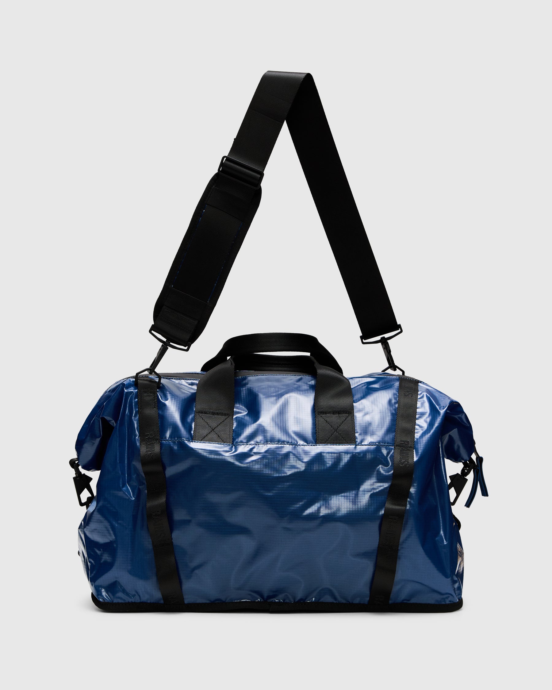 Rains Sibu Weekend Bag in Pulse Homme Essentials