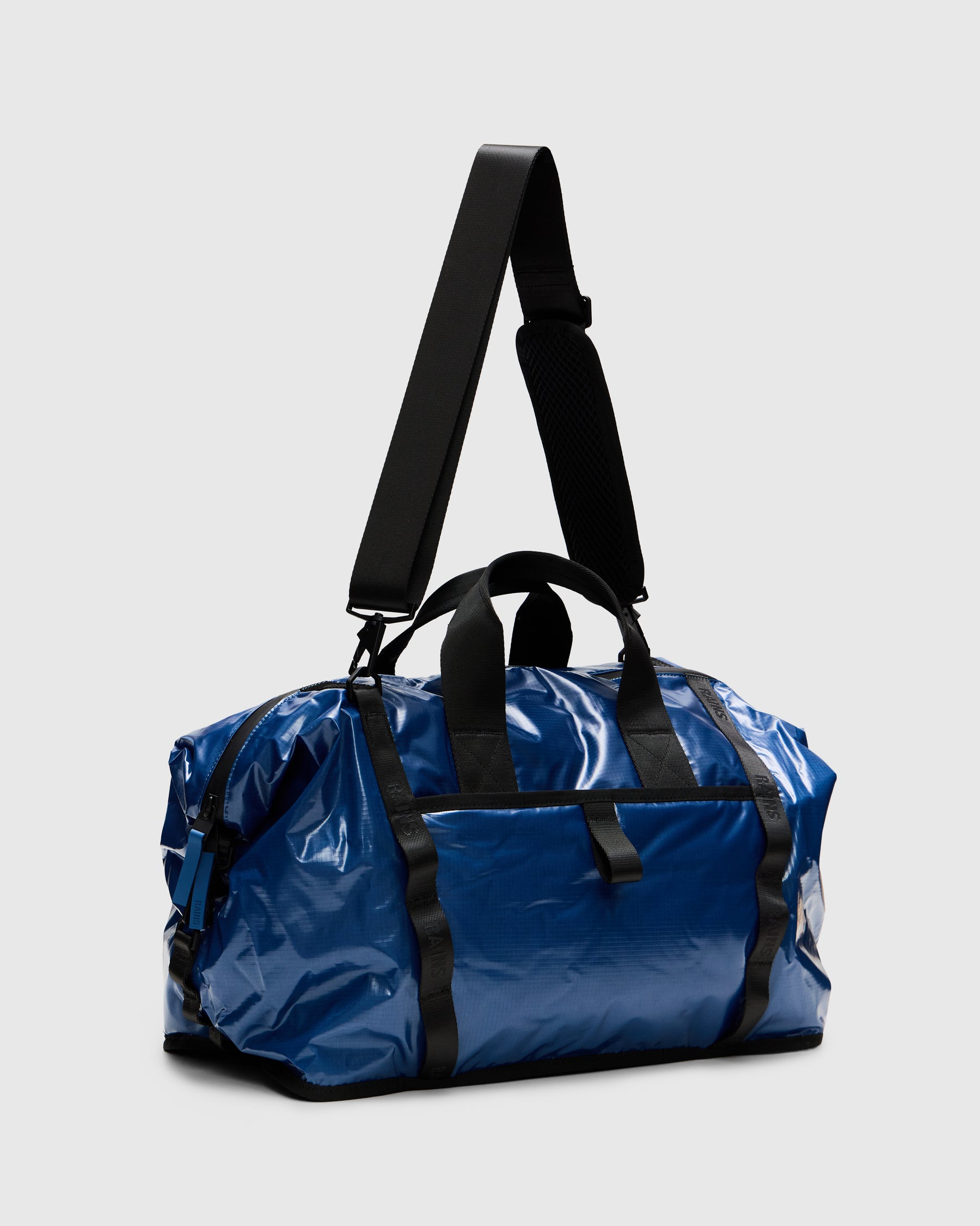 Rains Sibu Weekend Bag in Pulse Homme Essentials