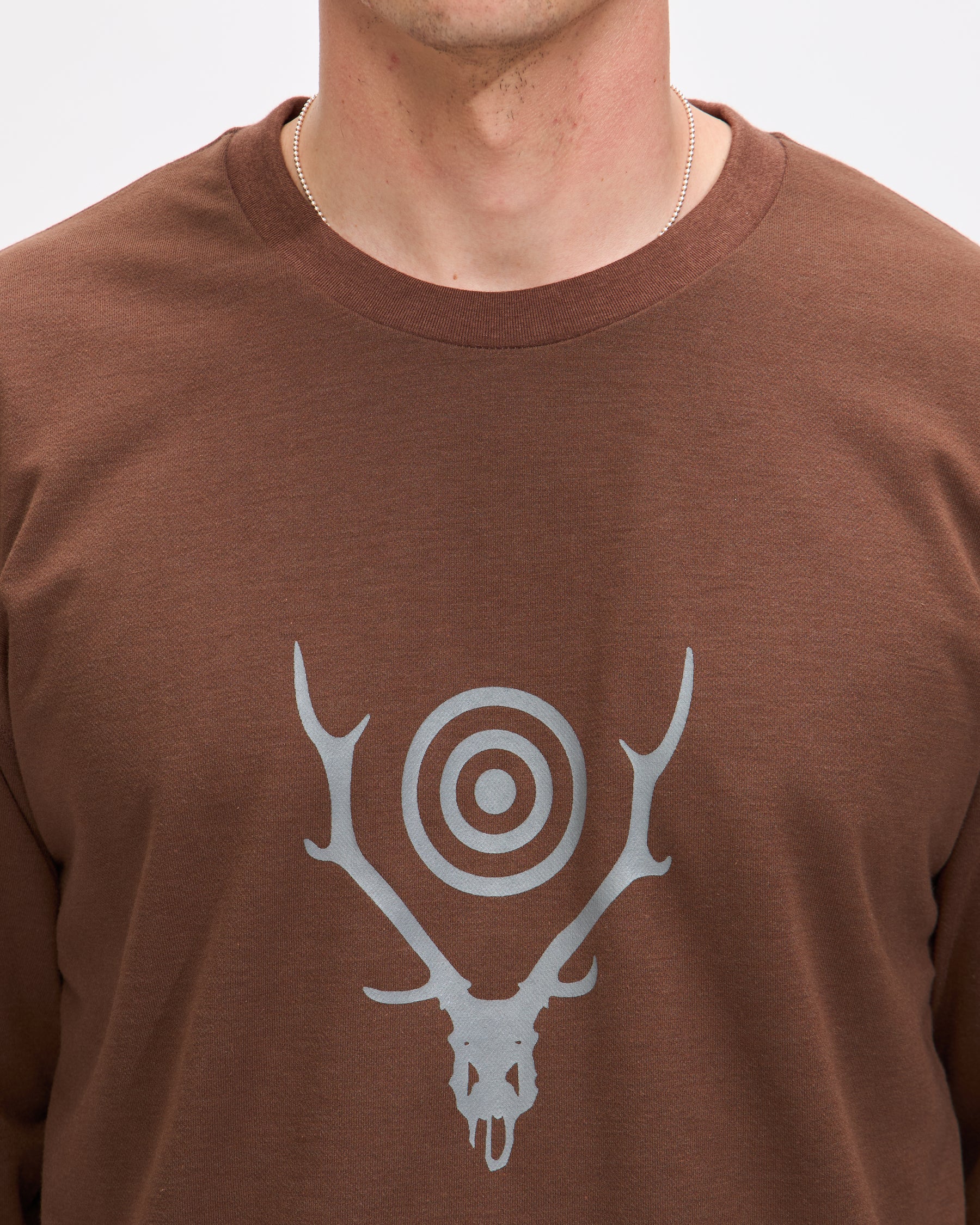 South2 West8 L/S Crew Neck Tee in Brown Skull & Target Homme Essentials