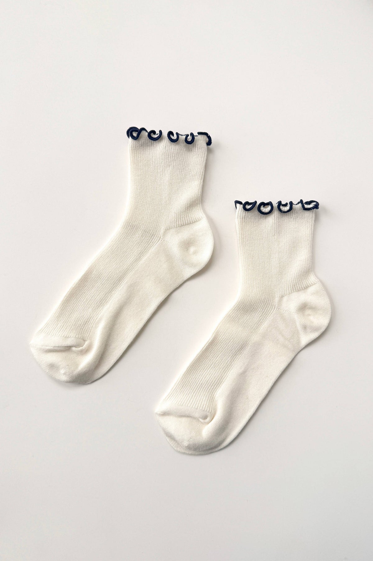 The Petite Ruffled Modal Socks in Soft White / Navy