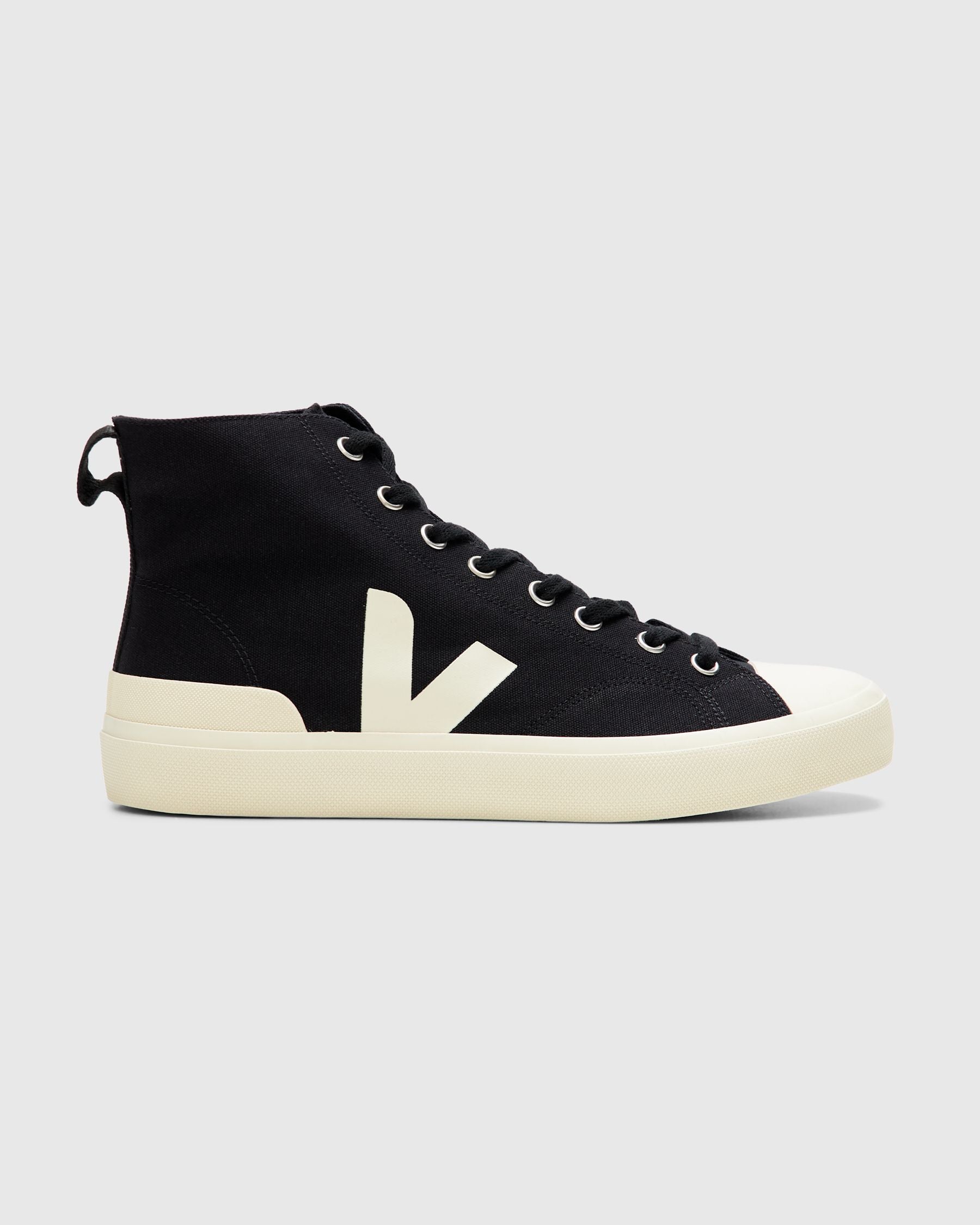 Wata II Canvas in Black Pierre