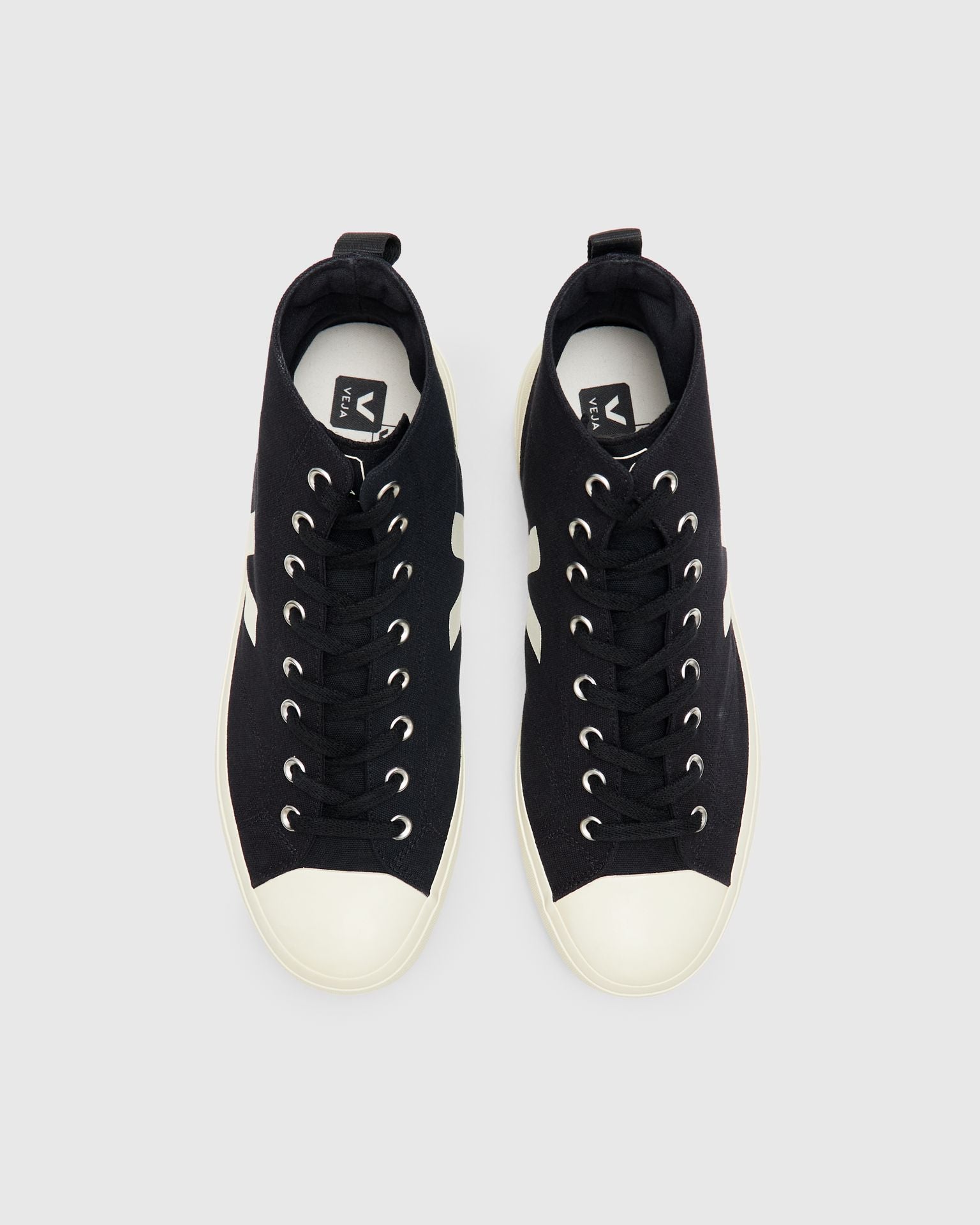 Wata II Canvas in Black Pierre