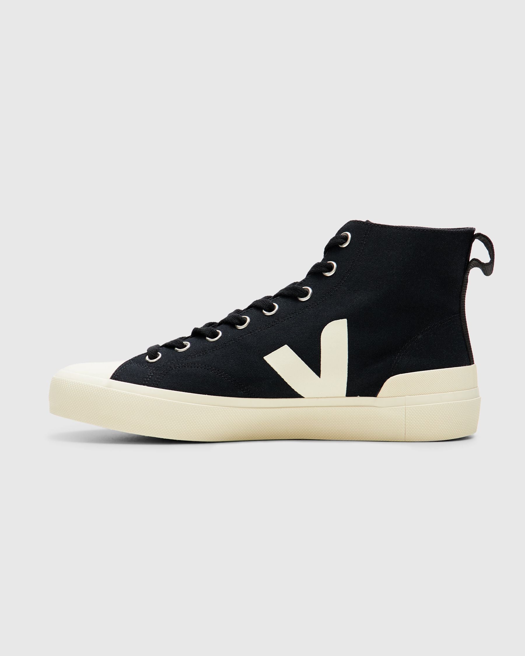Wata II Canvas in Black Pierre