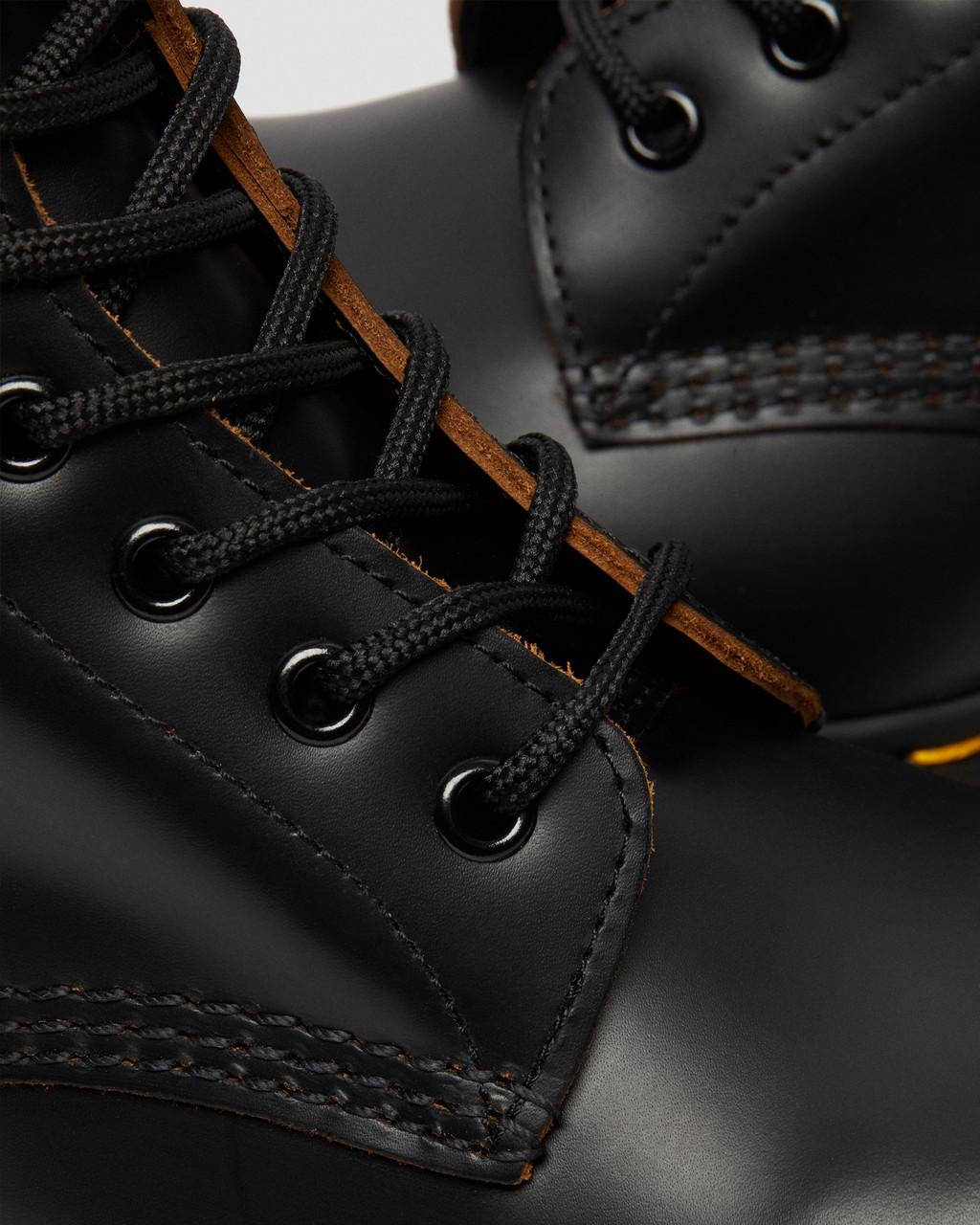 1460 Vintage Lace Up Boots in Black Quilon