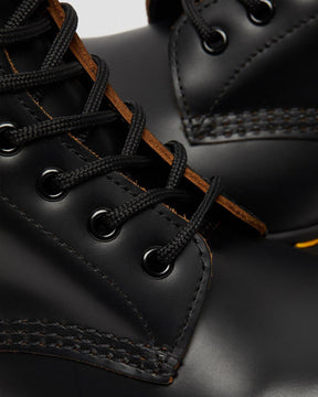 1460 Vintage Lace Up Boots in Black Quilon