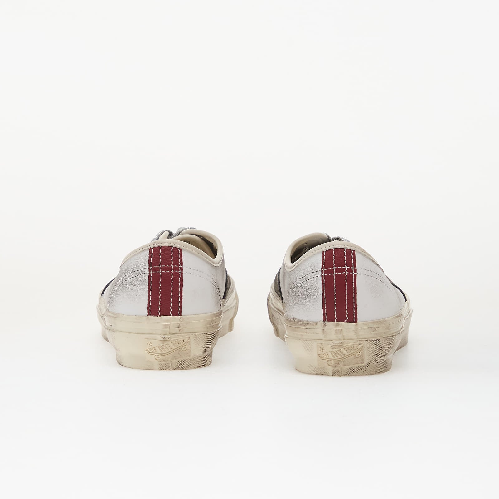 LX Authentic 44 in Aged Black / White