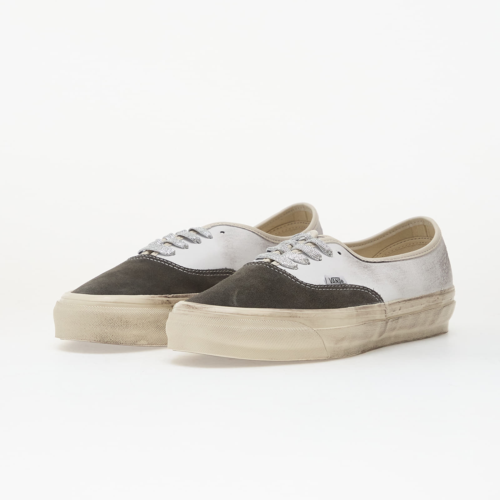 LX Authentic 44 in Aged Black / White