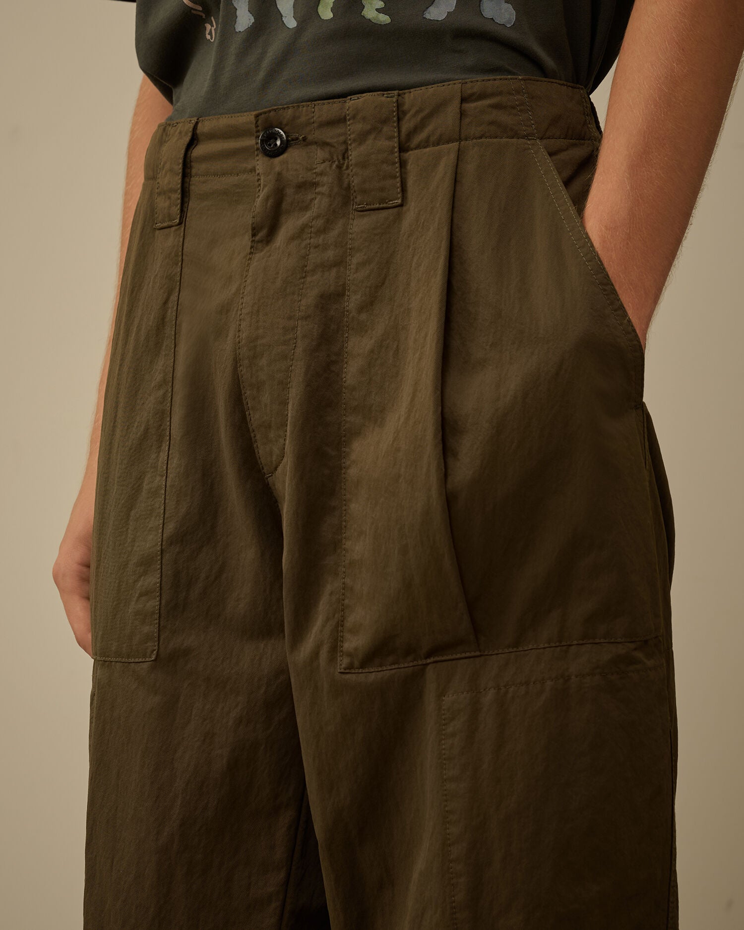Diagonal Flatt Nylon Loose Pants in Ivy Green