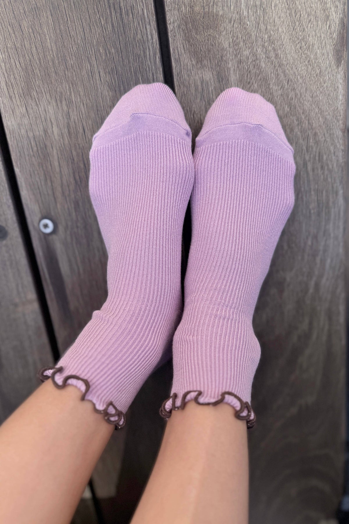 The Petite Ruffled Modal Socks Lilac / Brown