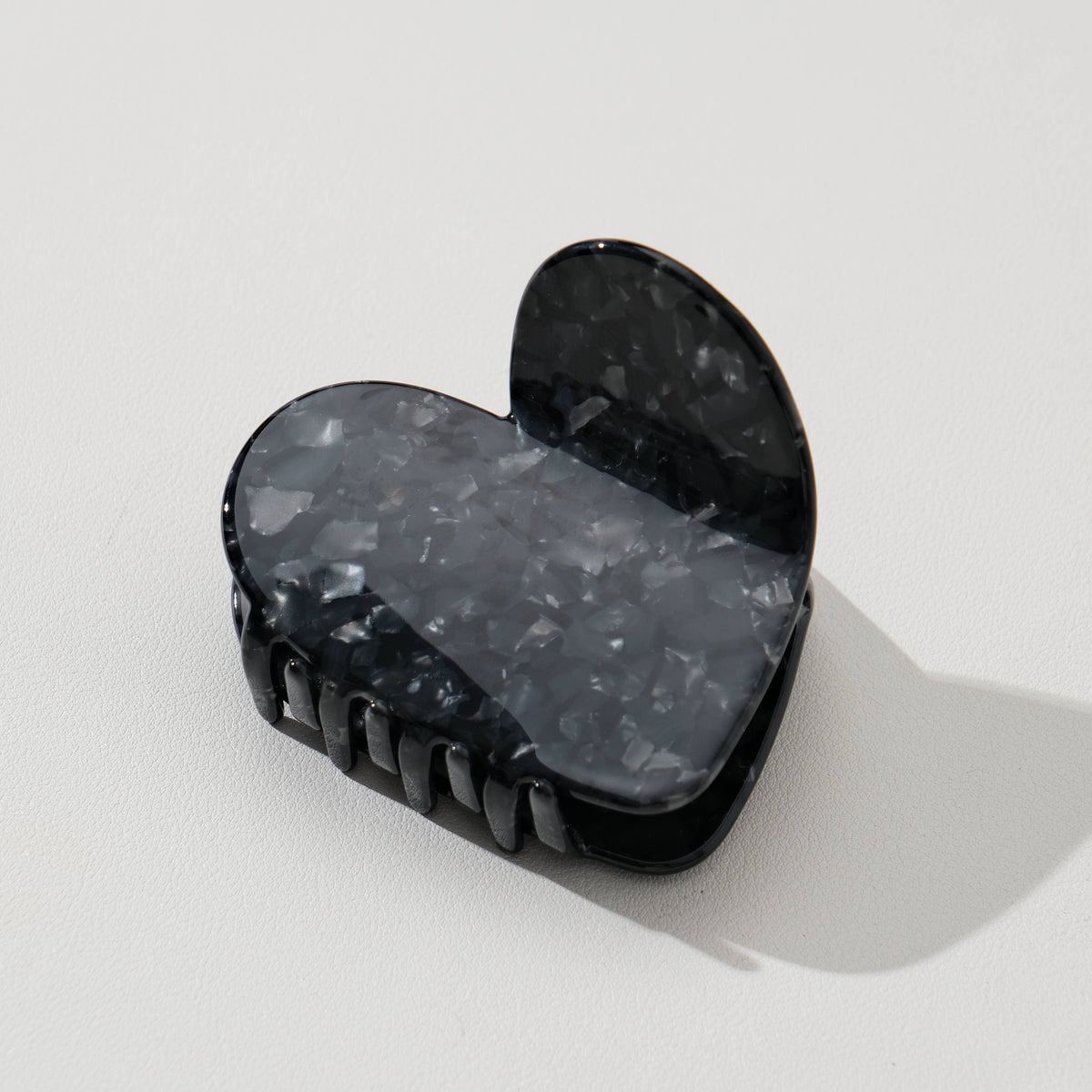 Big Heart Claw Clip in Black Pearl