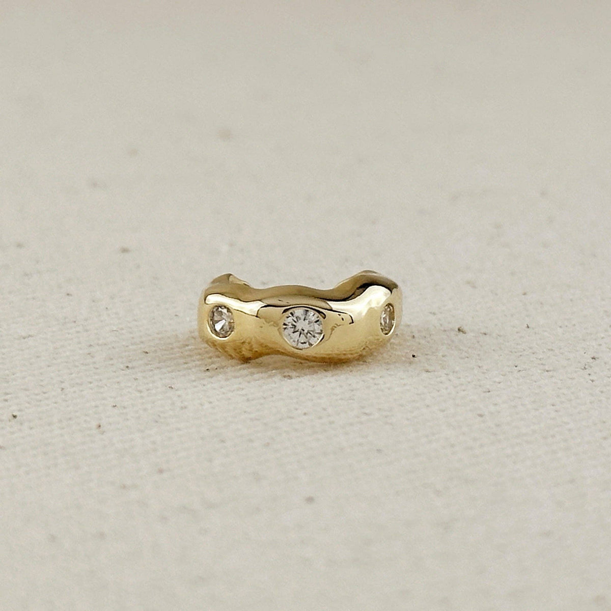 18k Waved Ear Cuff in Crystal