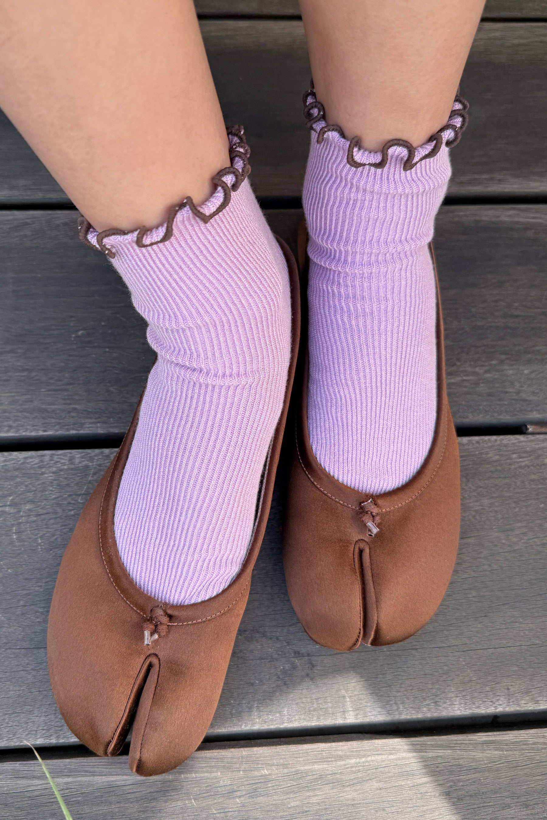 The Petite Ruffled Modal Socks Lilac / Brown