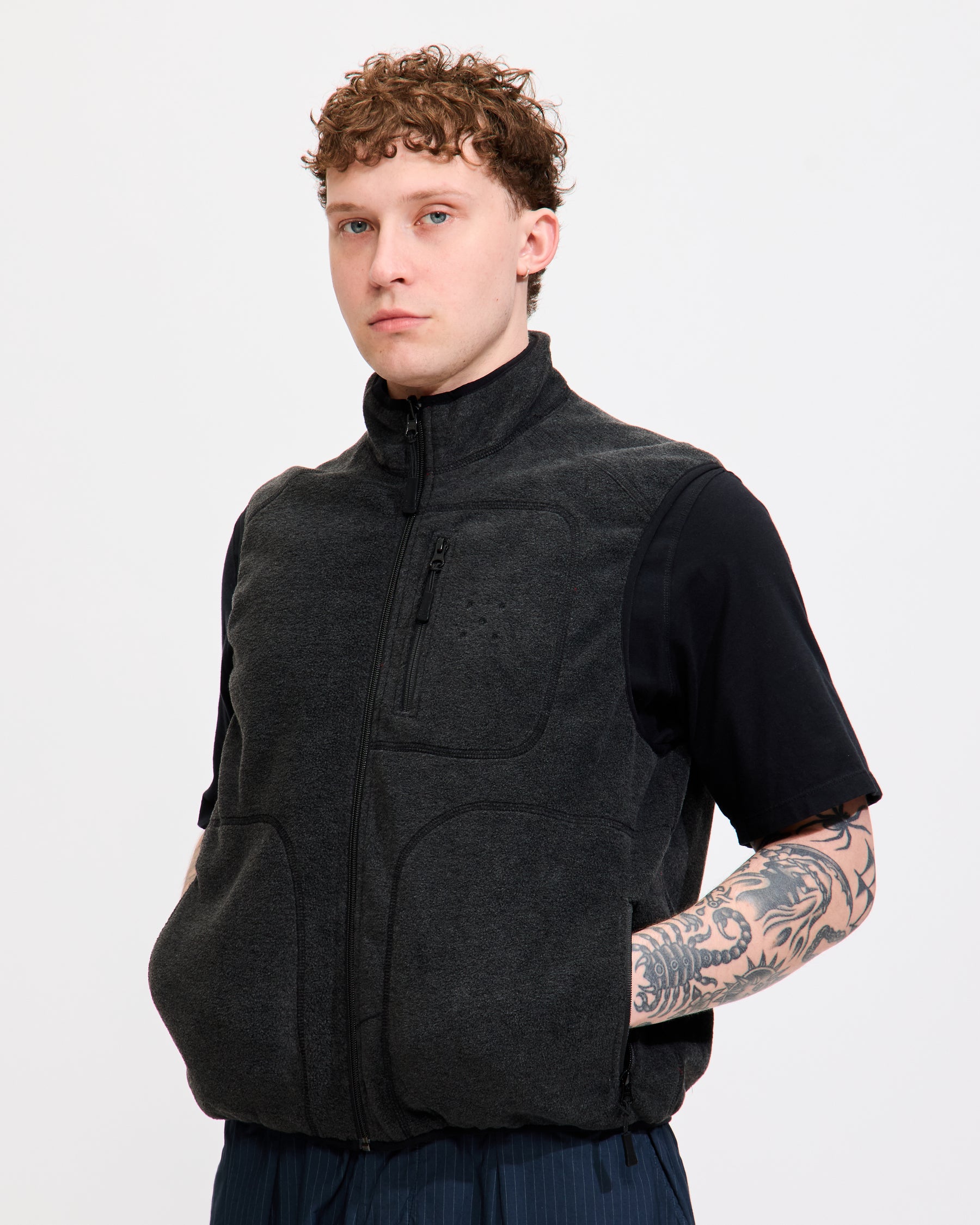 Reversible Vest in Anthracite/Rio Red