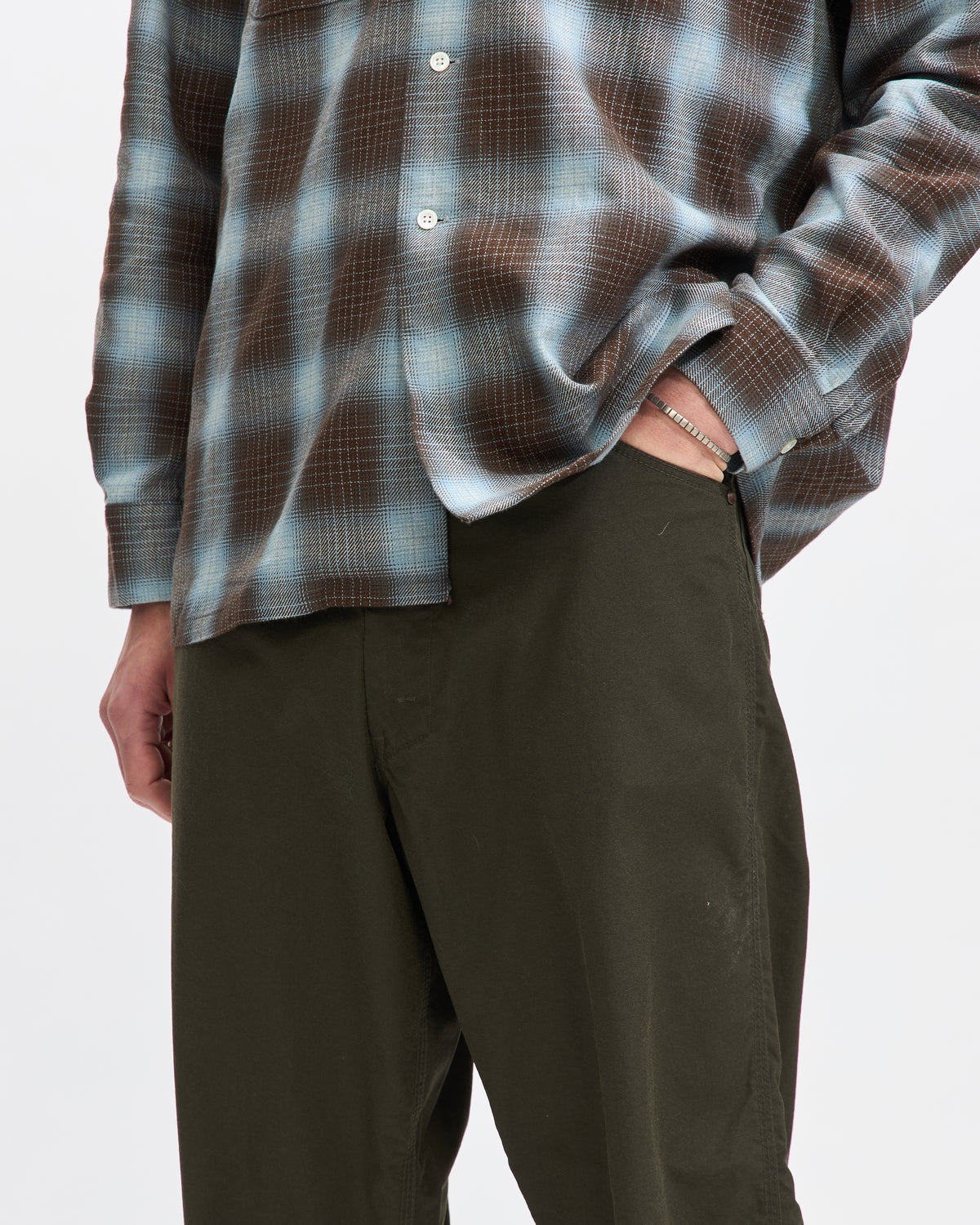 Beams Plus Painter Pants Nylon Oxford in Olive Homme Essentials 