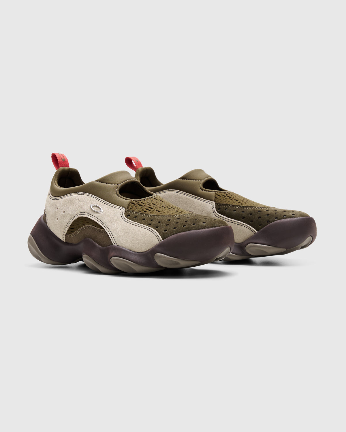 Brain Dead Oakley Factory Team Flesh Sandal in Stone/Olive Homme Essentials 