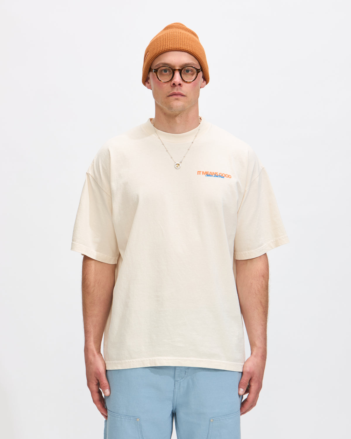 Bueno Mariscos Tee in Off White Homme Essentials 