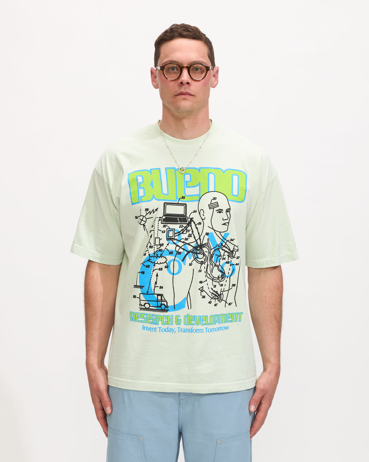 Bueno Research Tee in Green Homme Essentials 