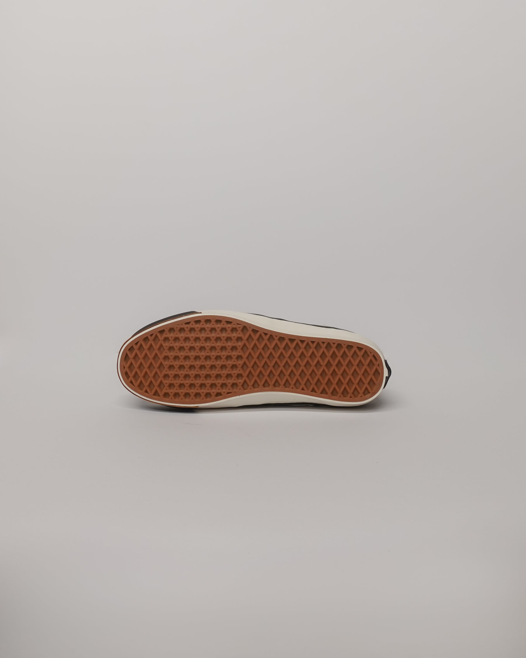 LX Authentic 44 Shell Knit in Black / Egret