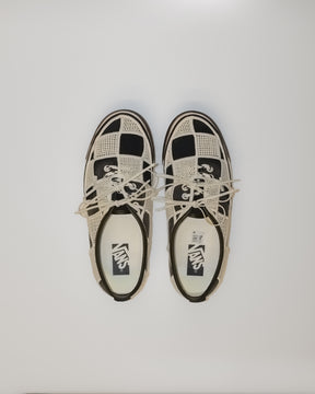 LX Authentic 44 Shell Knit in Black / Egret