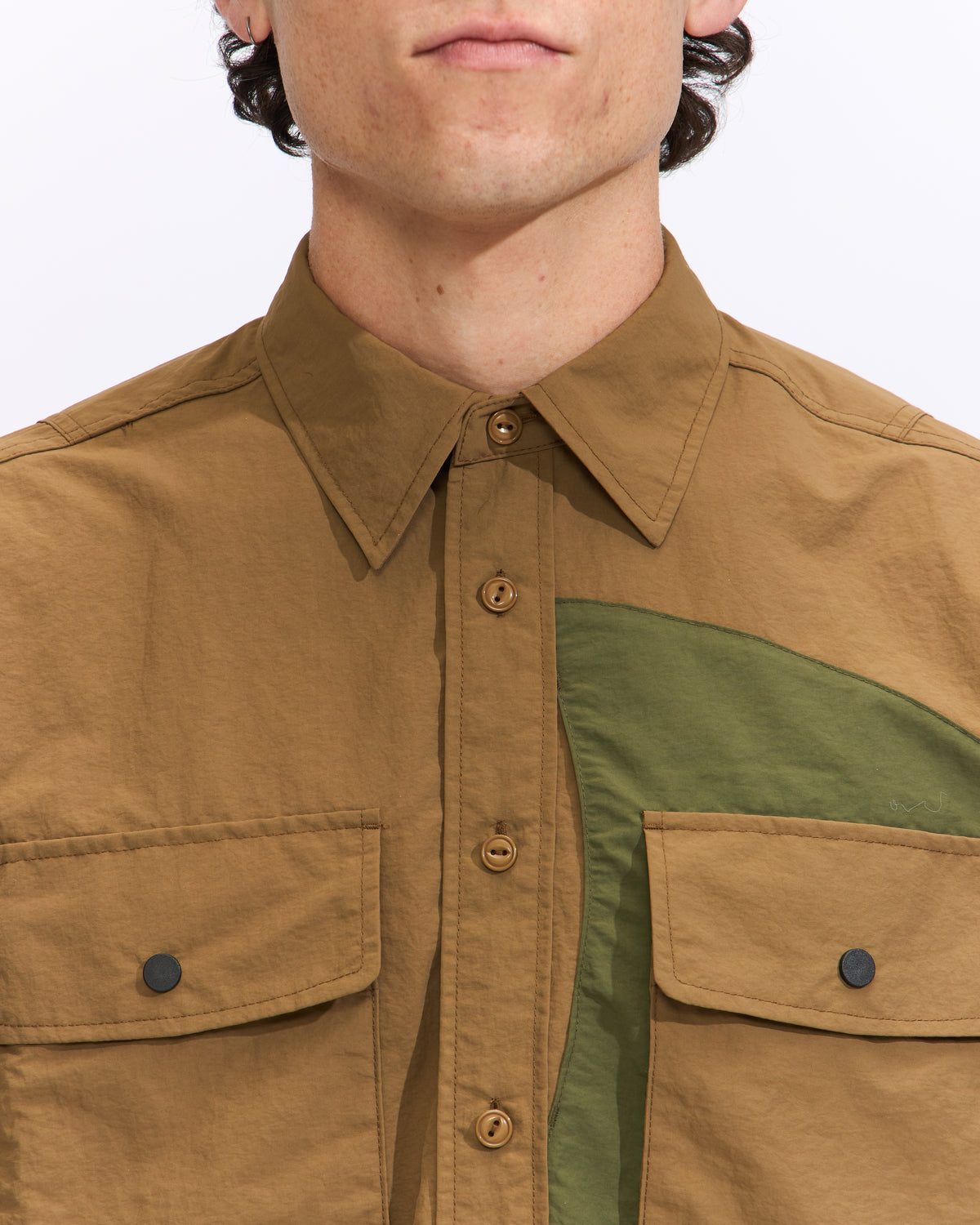 Gramicci Nylon Brentwood Shirt in Coyote Homme Essentials 