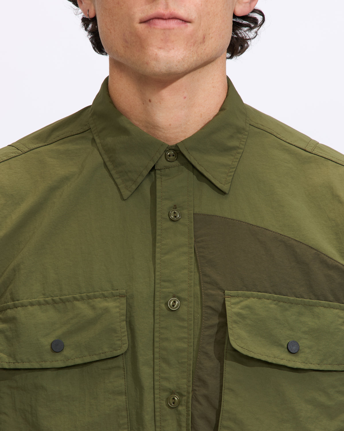 Gramicci Nylon Brentwood Shirt in Olive Homme Essentials 