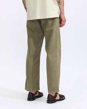 Gramicci Pant Straight Fit in Herb Pigment Homme Essentials 
