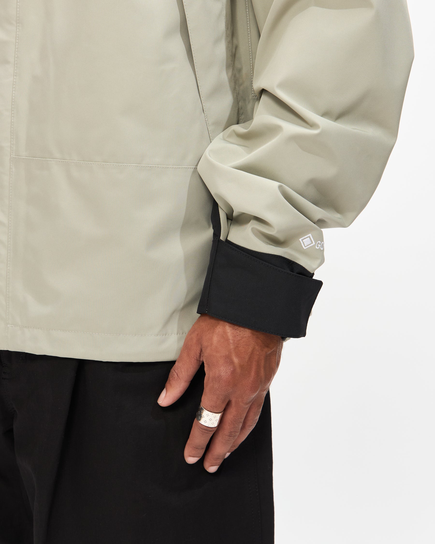 GORE-TEX® Mountain Jacket in Clay Grey / TNF Black