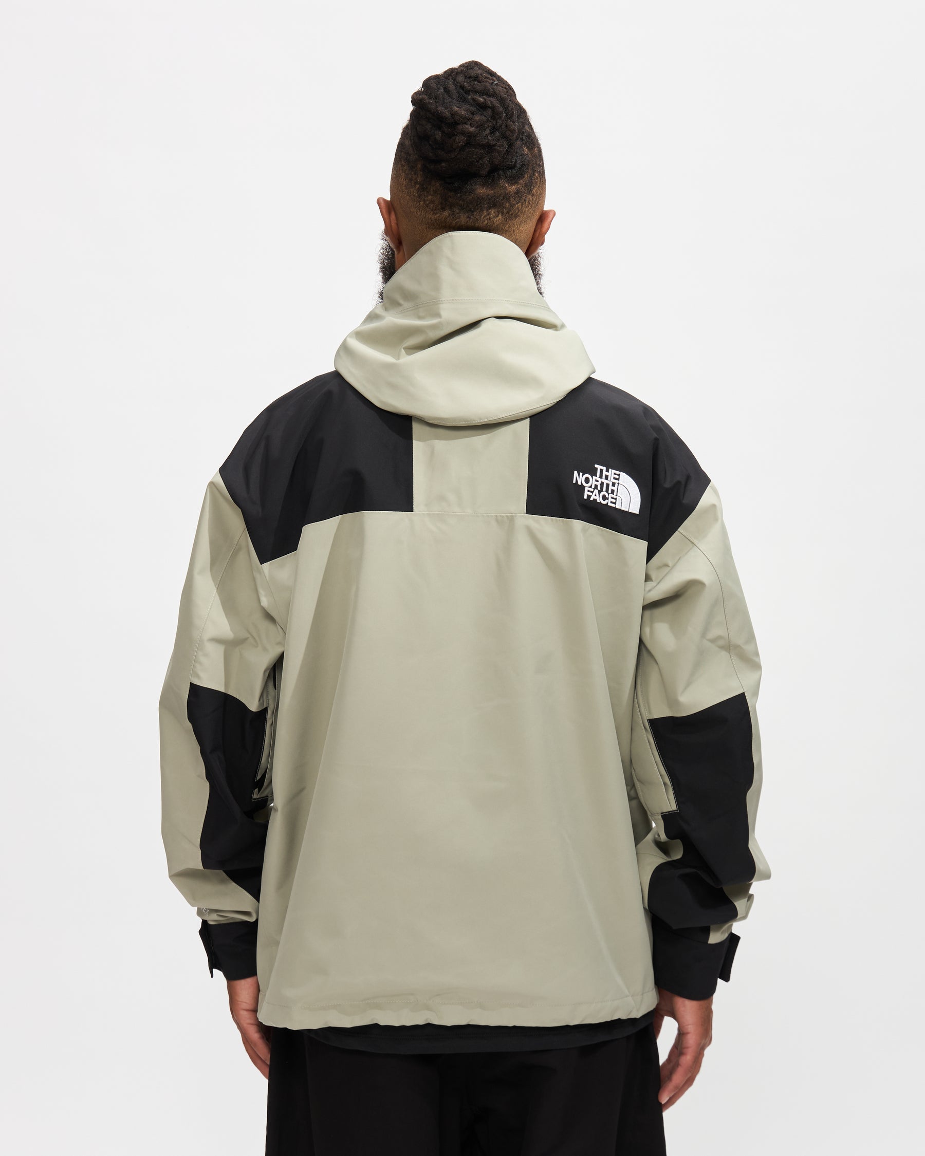 GORE-TEX® Mountain Jacket in Clay Grey / TNF Black