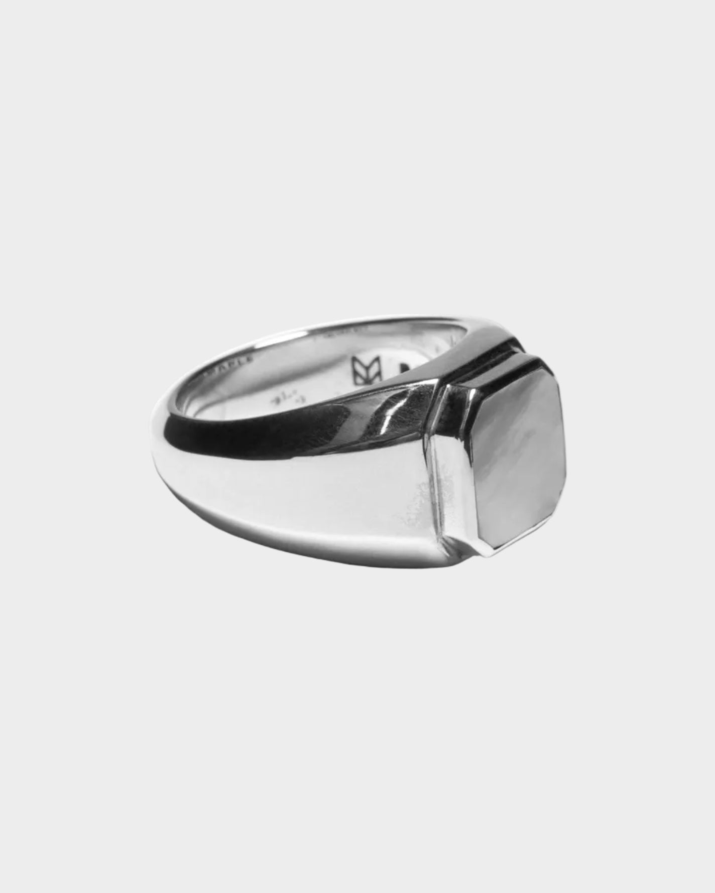 Duppy Signet Ring in Silver/Mother of Pearl